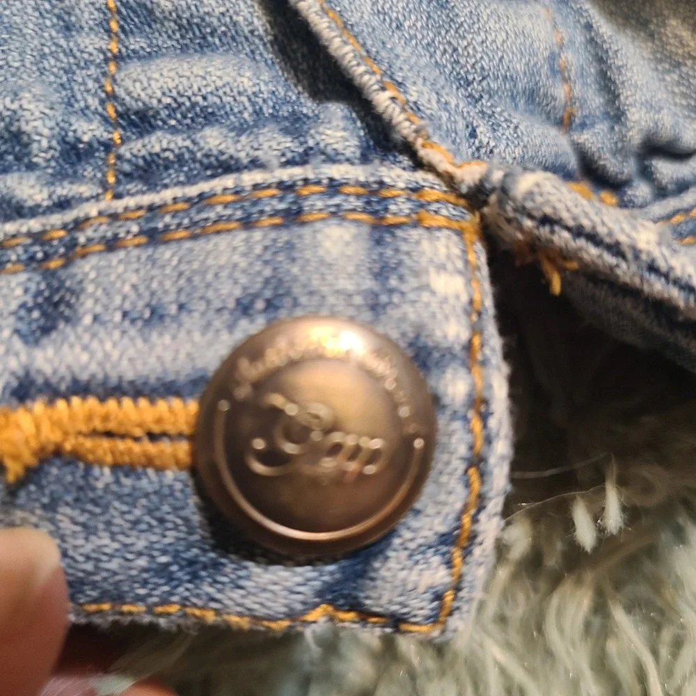 Gap Kids Light Denim Jean Jacket XS 4/5 Boho Embellished Cuffs Pockets‎ Snaps